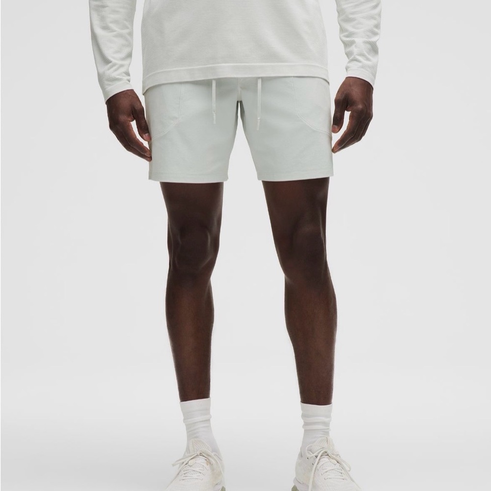 SOLD Lululemon Men’s “License To Train” Short 7” Inseam Linerless (L)